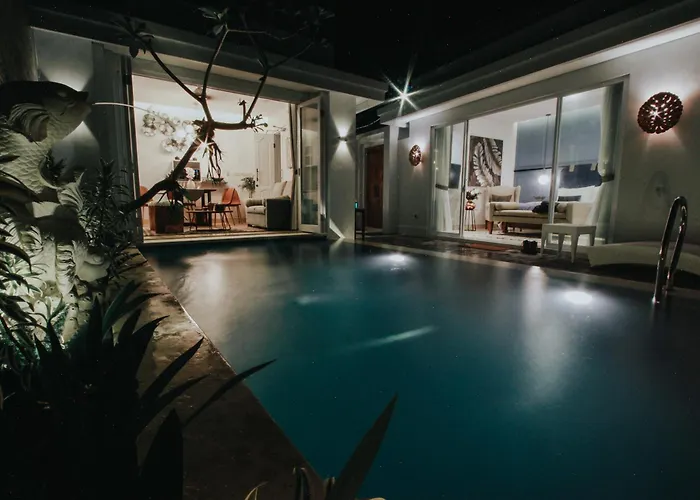 Saka Luxury Вилла